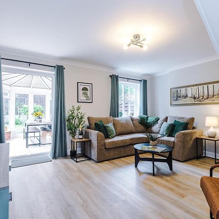 New! Stunning 3-Bed Home In Chester By 53 Degrees Property, Ideal For Groups, Free Parking! エクステリア 写真